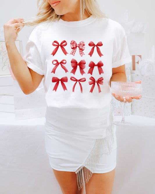 hvit coquette t-skjorte med røde sløyfer