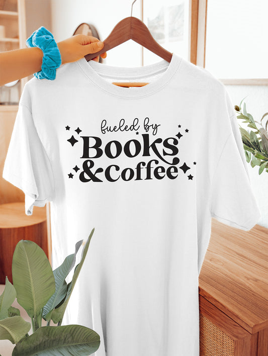 fueled-by-books-and-coffee-t-skjorte-hvit