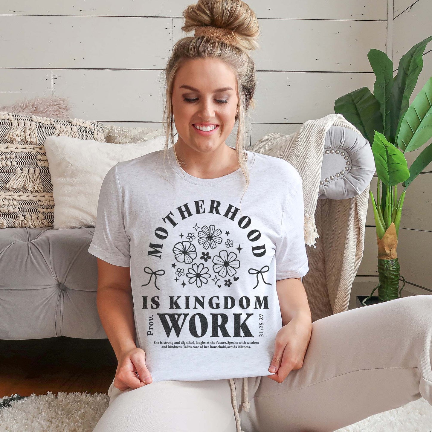 Moderskap är Guds rikes arbete T-shirt
