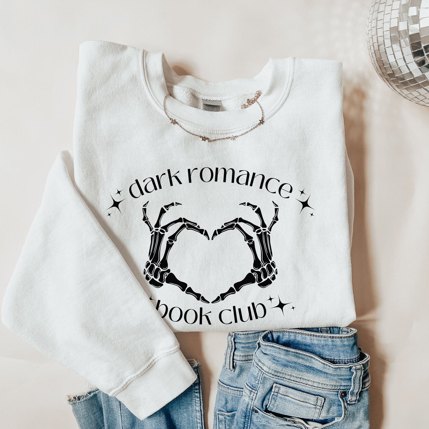 Dark romance book club sweatshirt hvit